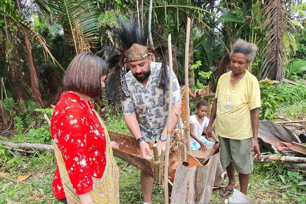 Koki asal Qatar kunjungi Papua melihat proses pengelolaan sagu