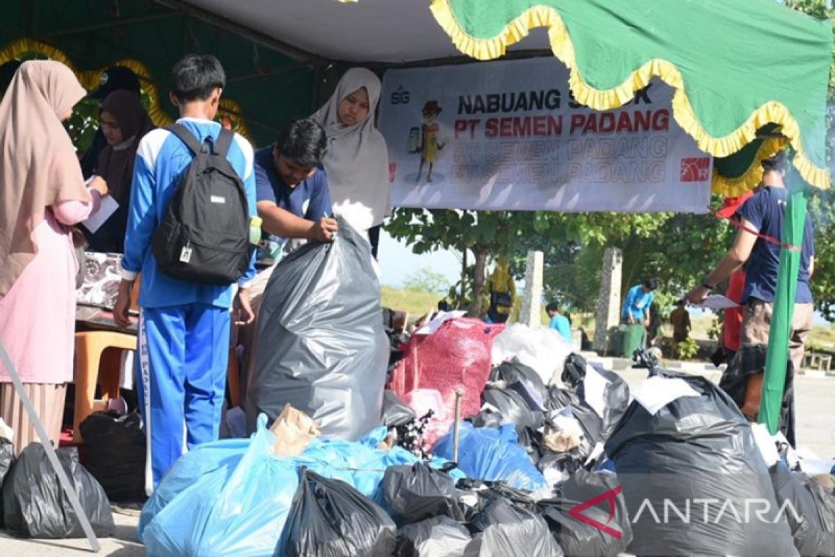 Program Nabuang Sarok meriahkan Hari Lingkungan Hidup Sedunia