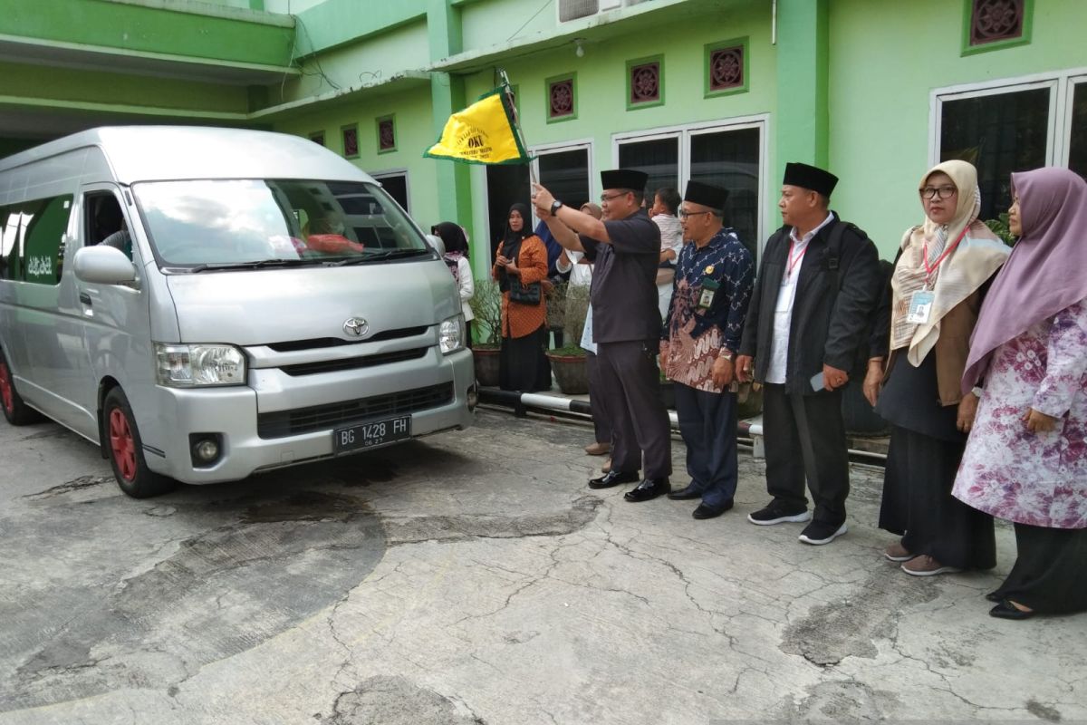 35 CJH tambahan asal OKU berangkat dan diminta banyak minum