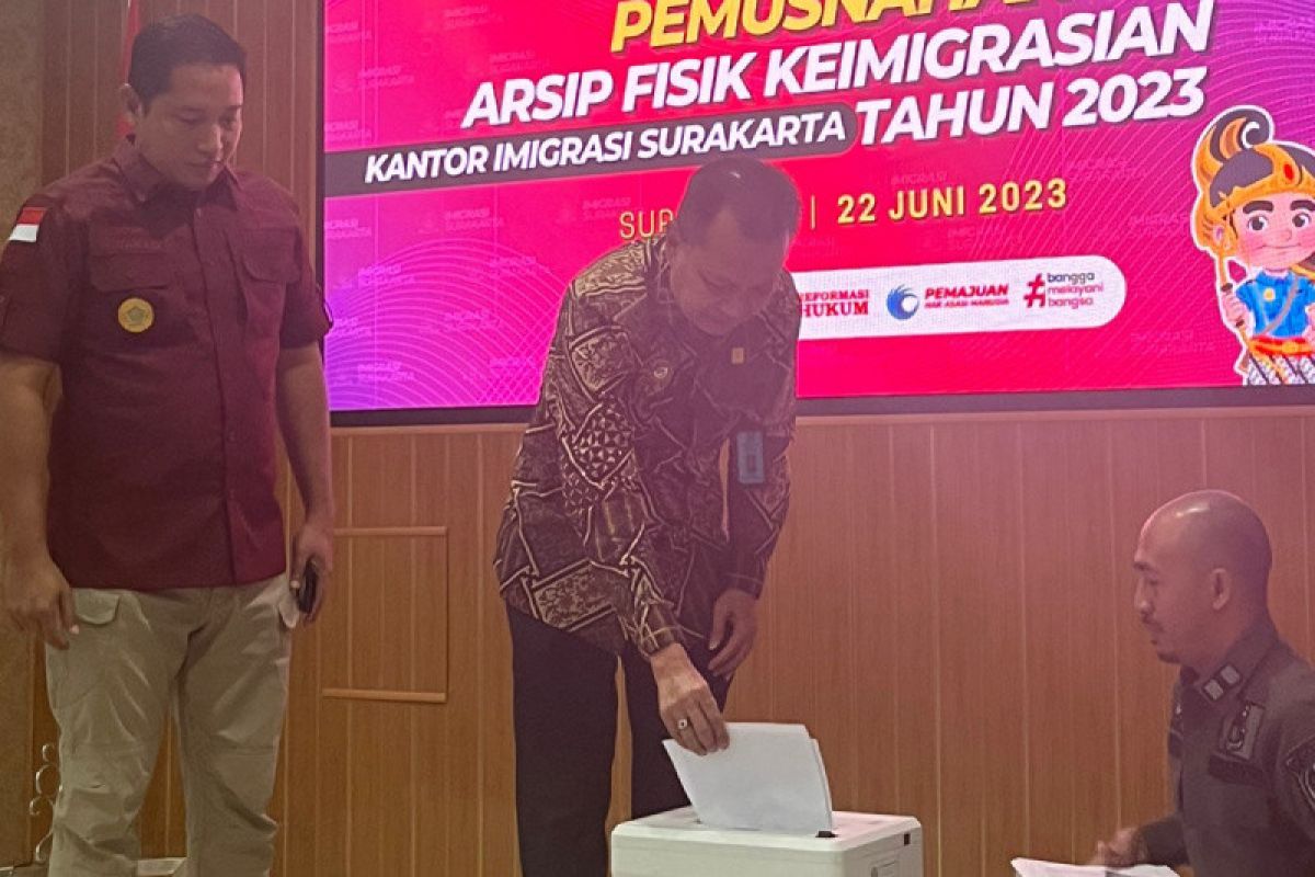 Kantor Imigrasi Surakarta musnahkan puluhan ribu berkas