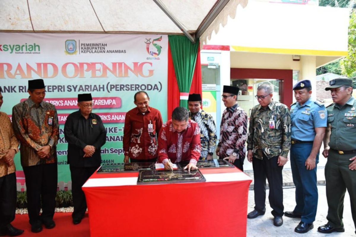 Tingkatkan pelayanan, tiga kantor BRK Syariah  naik status