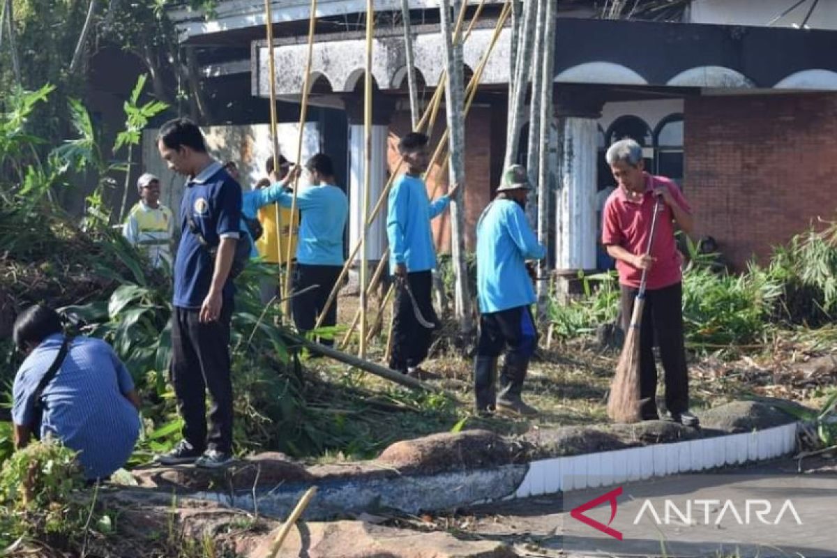 Pemprov NTB-Pemkot Mataram kerja bakti menyiapkan MXGP Lombok