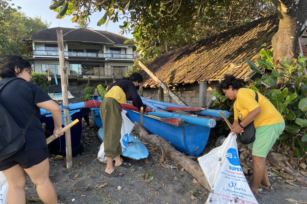 Komunitas Peduli Lingkungan Bali ajak wisatawan isi petisi pelestarian alam