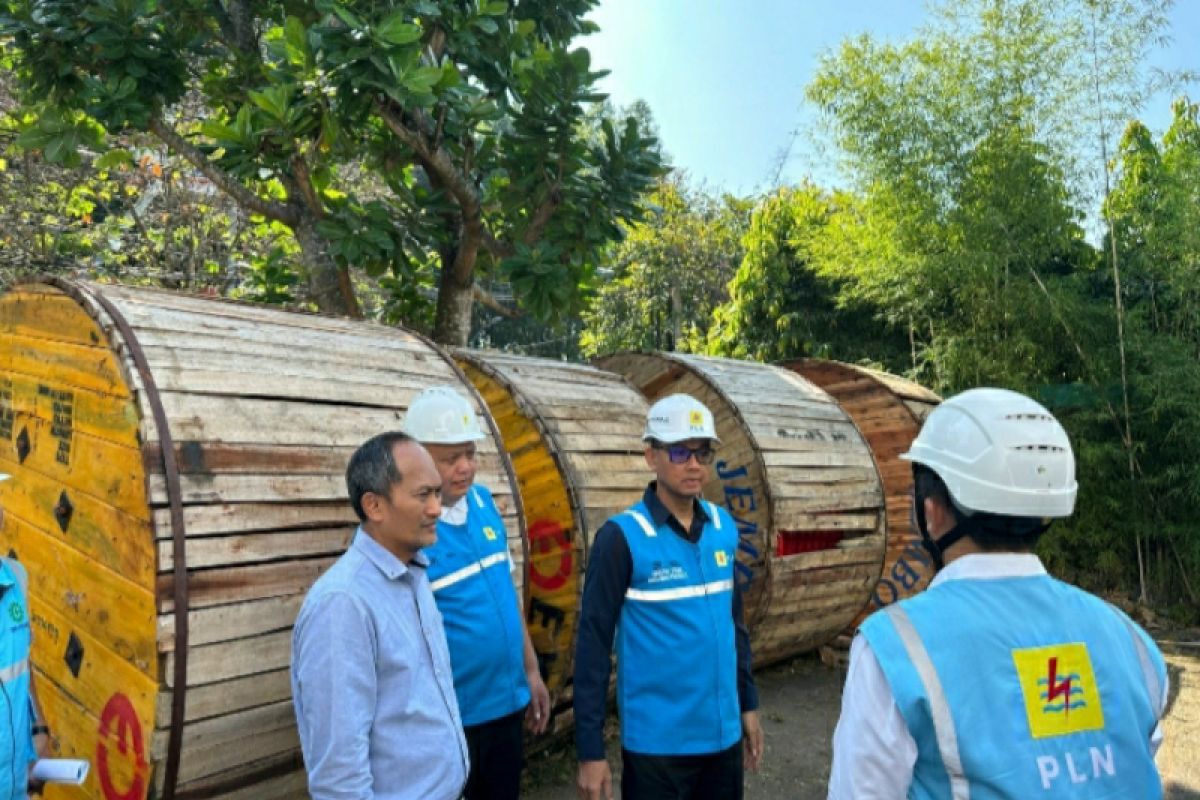 Pertama di RI, PLN bangun konstruksi jaringan kabel bawah tanah di UGM