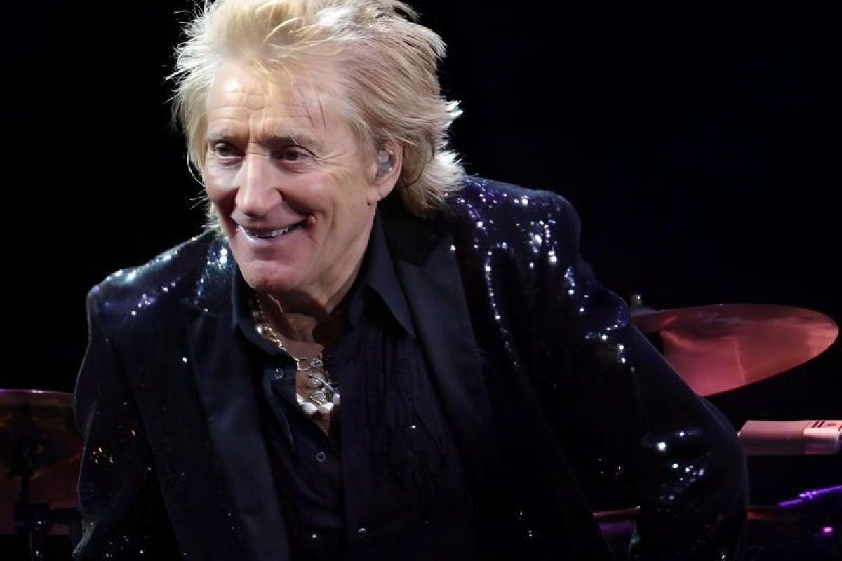 Rod Stewart ungkap akan jalani tur konser rock terakhirnya