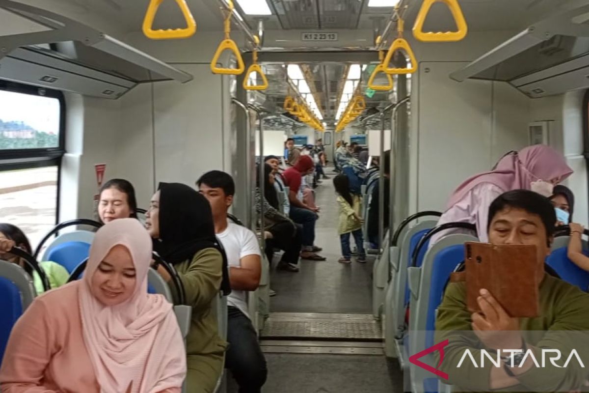 Pelajar serbu wisata kereta api