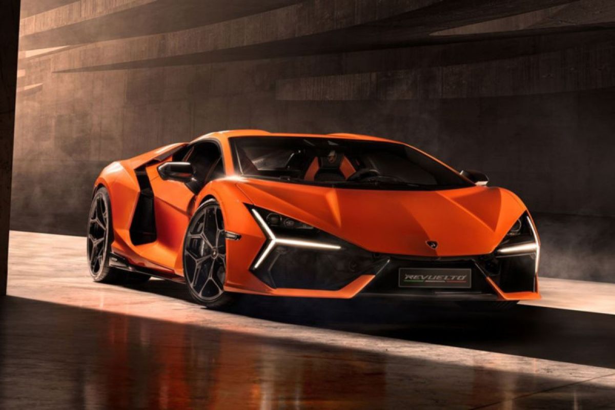 Lamborghini luncurkan model plug-in hybrid pertama Revuelto di Korea