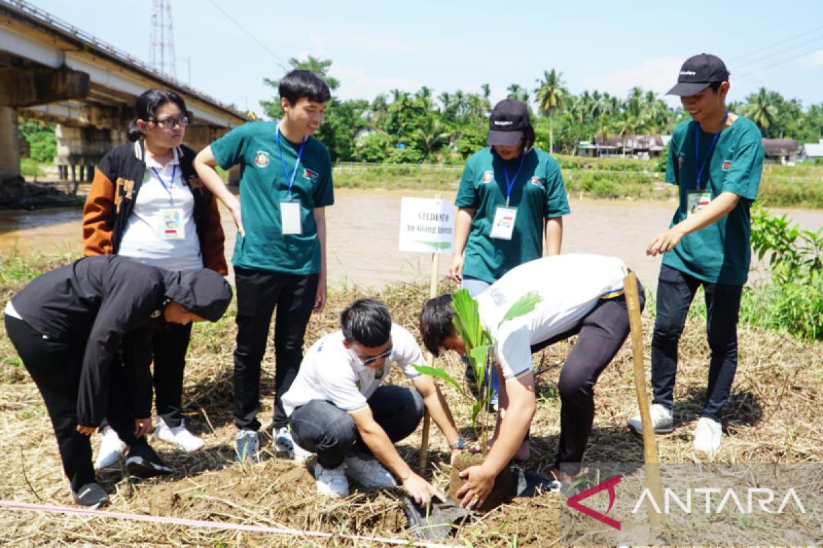 Unand tanam seribu pohon melibatkan mahasiswa asing