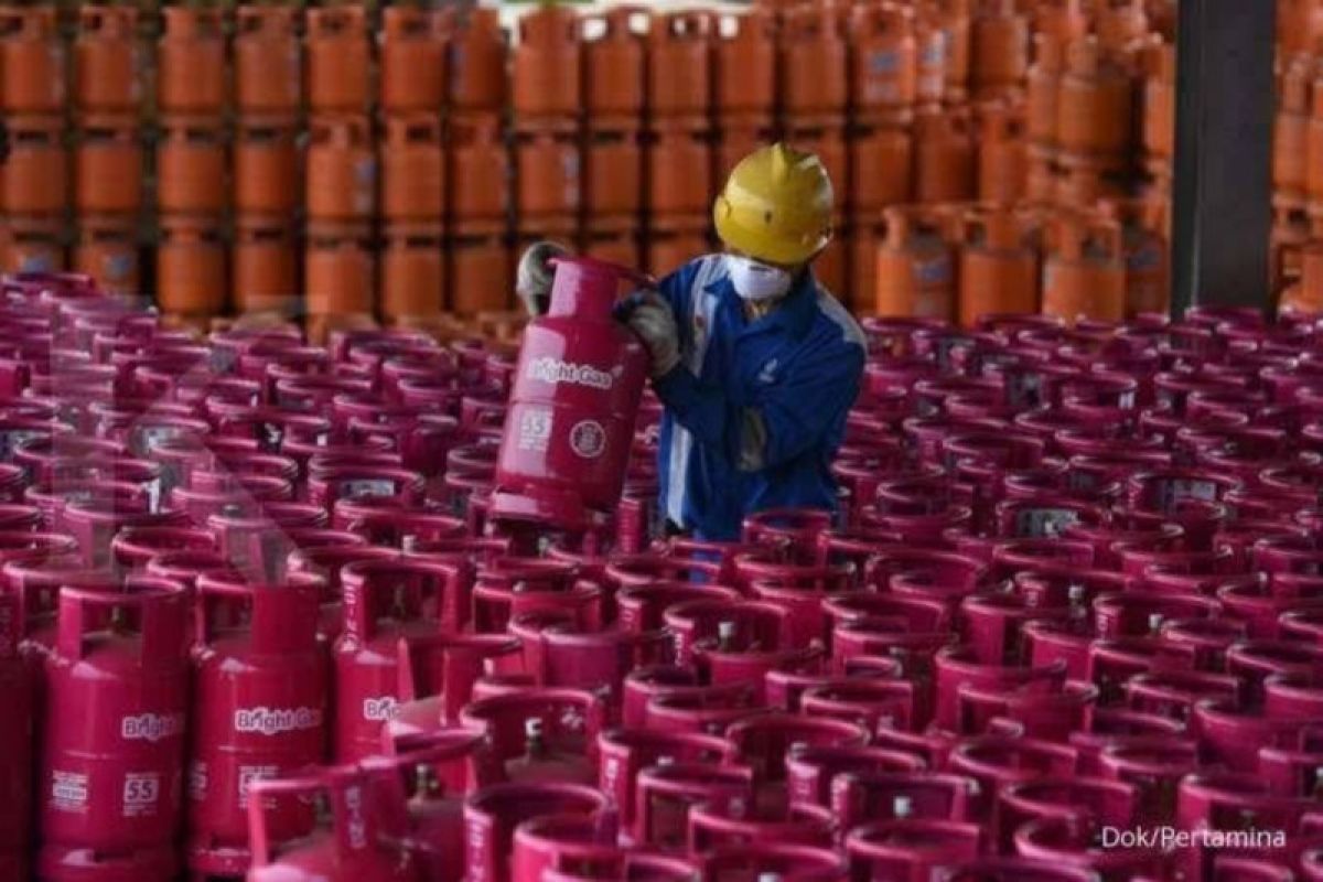 Pertamina menambah 1,5 juta tabung LPG 3 kg untuk kebutuhan Idul Adha