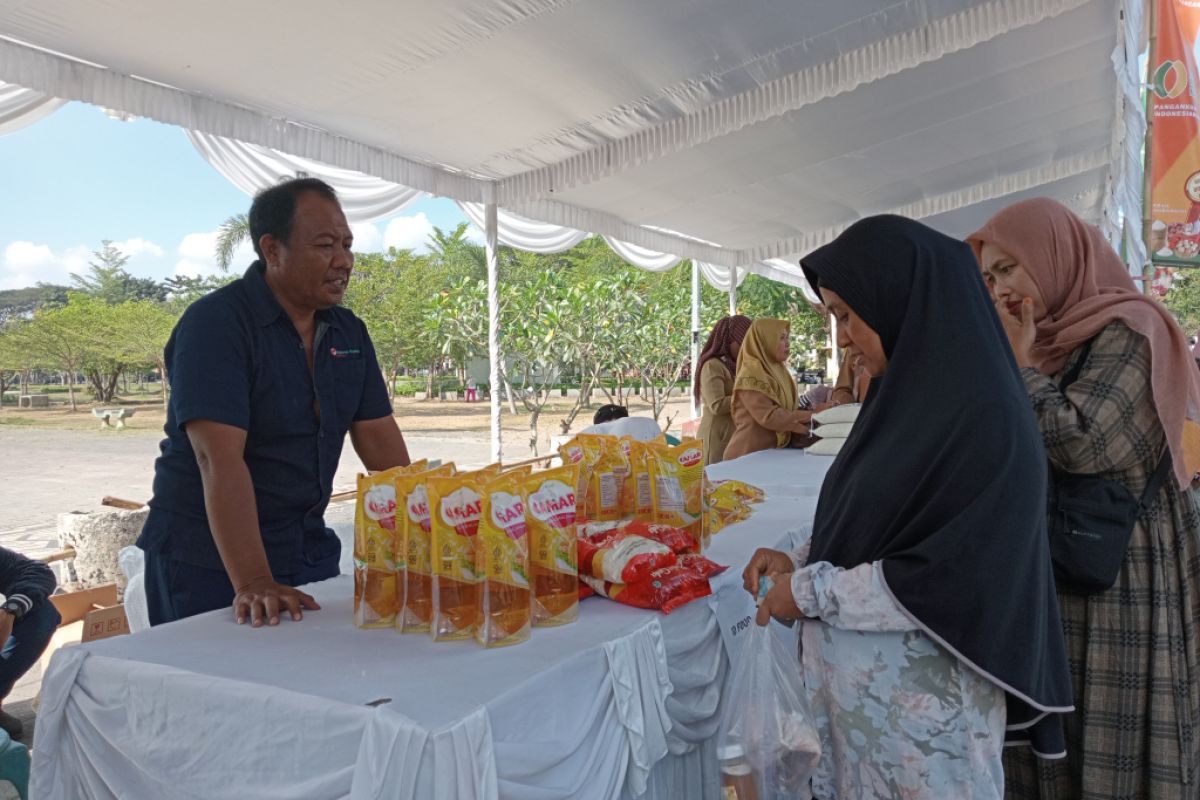 Pemkab Lombok Tengah gelar pasar murah jaga inflasi jelang Idul Adha