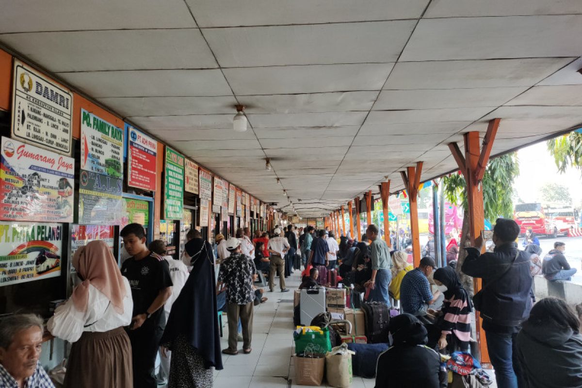 Penumpang Terminal Kalideres meningkat drastis menjelang Idul Adha