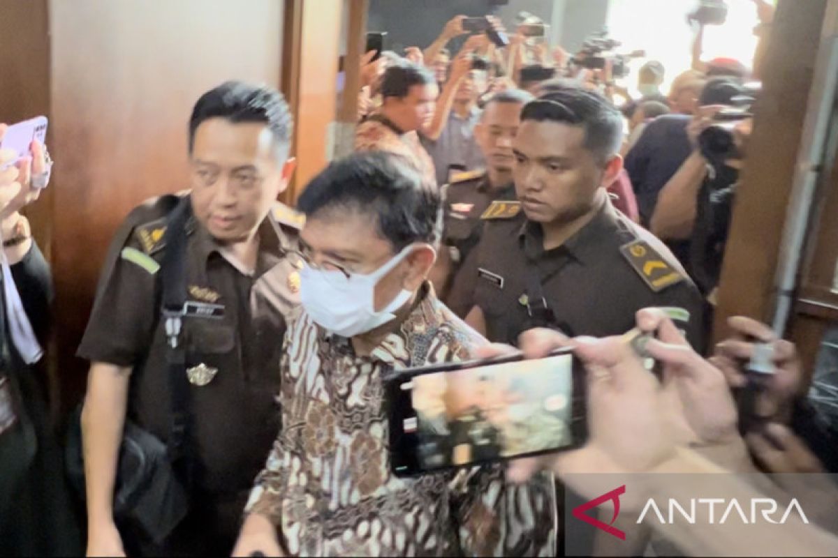 Menkominfo nonaktif Johnny G Plate didakwa rugikan keuangan negara Rp8,03 triliun