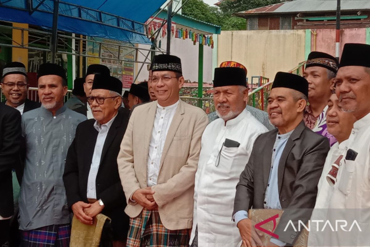 Masyarakat padati UM Kendari melaksanakan Shalat Idul Adha 1444 H