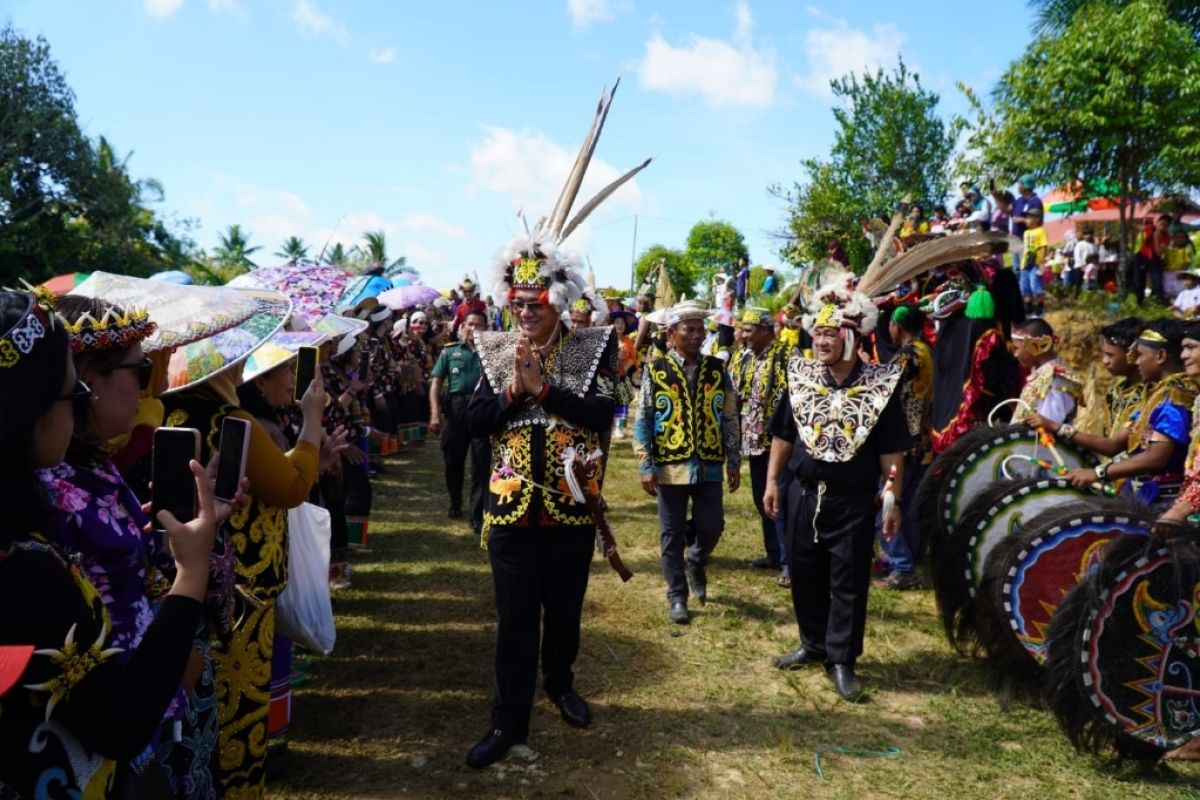 Raker di Desa Kelubir Jalin Persaudaraan Suku Dayak Kaltim-Kaltara