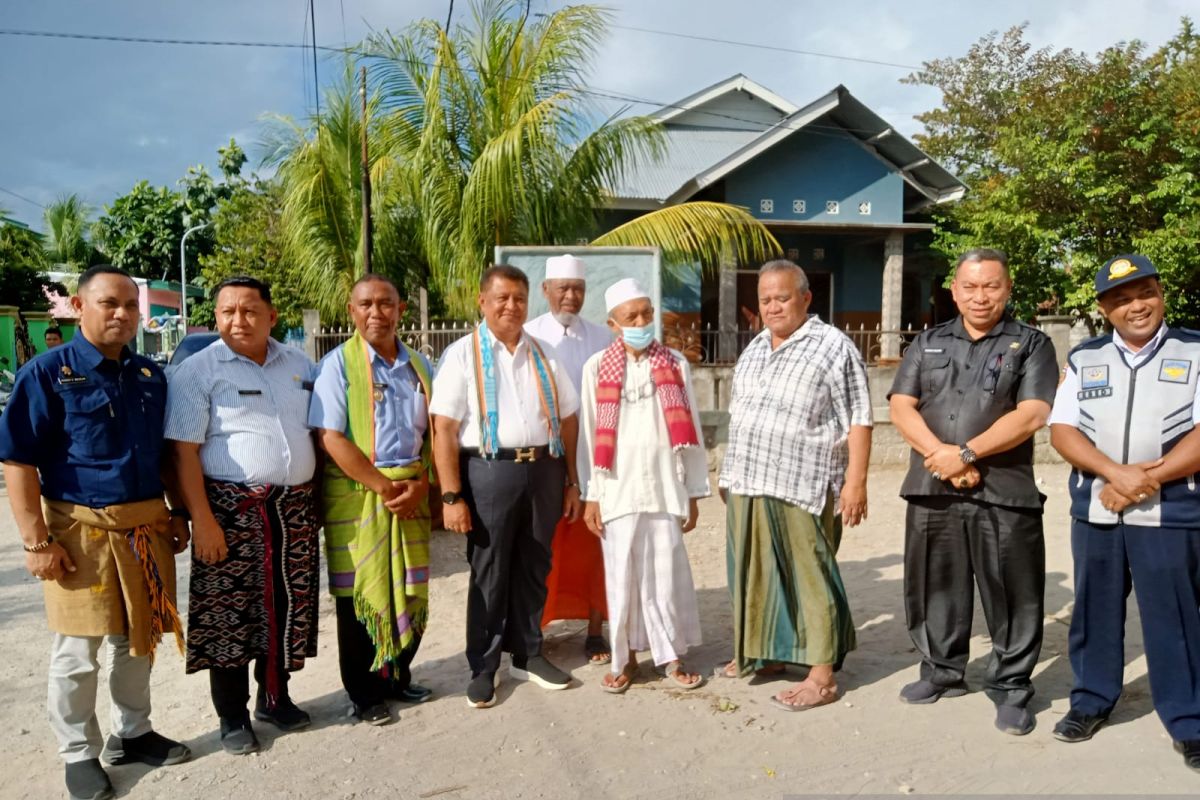 Pemkot Kupang serahkan 12 ekor hewan kurban Idul Adha 2023