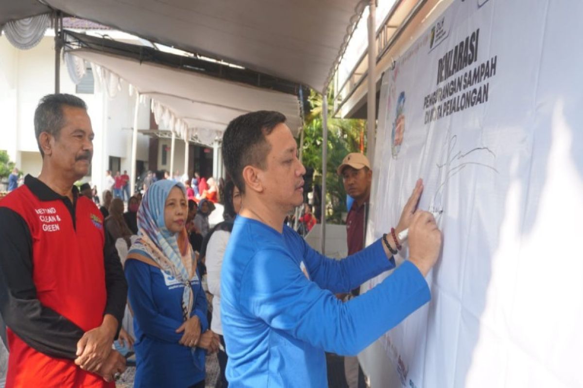 Pemkot Pekalongan deklarasi pengurangan sampah plastik