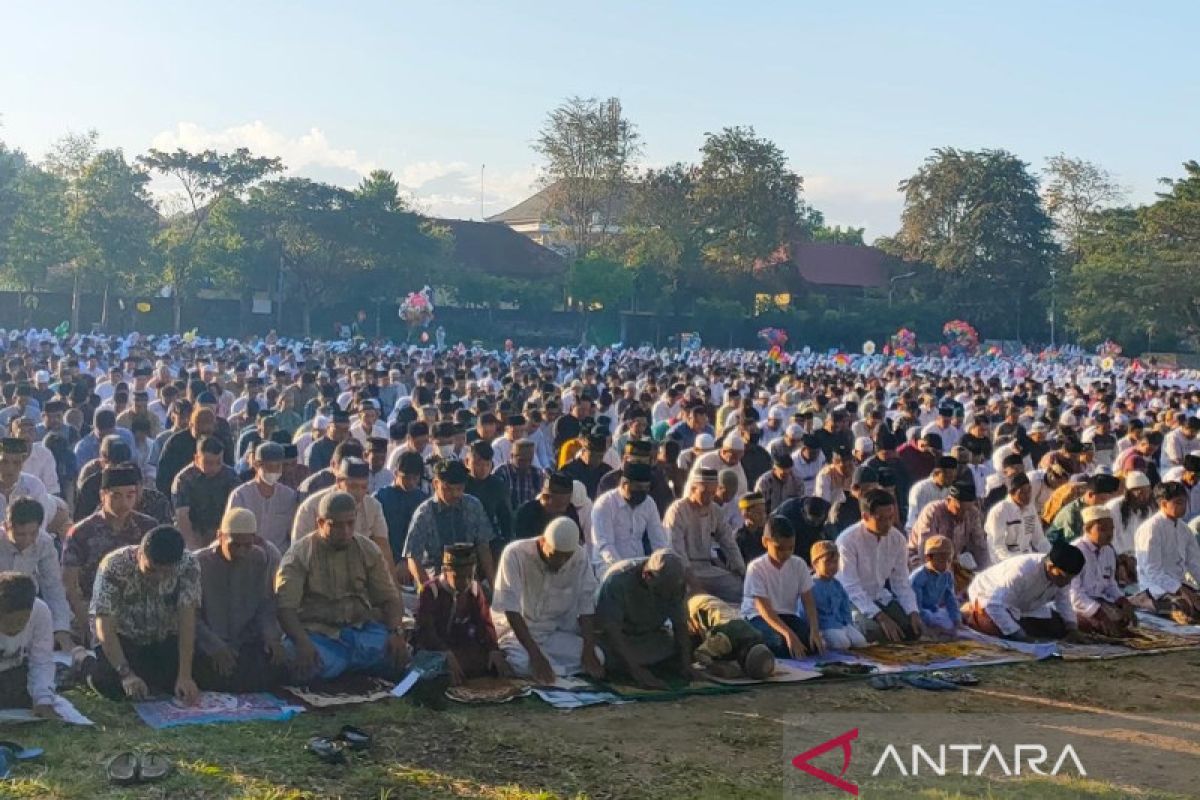 Wujud "menyama braya", pecalang jaga shalat Idul Adha di Denpasar