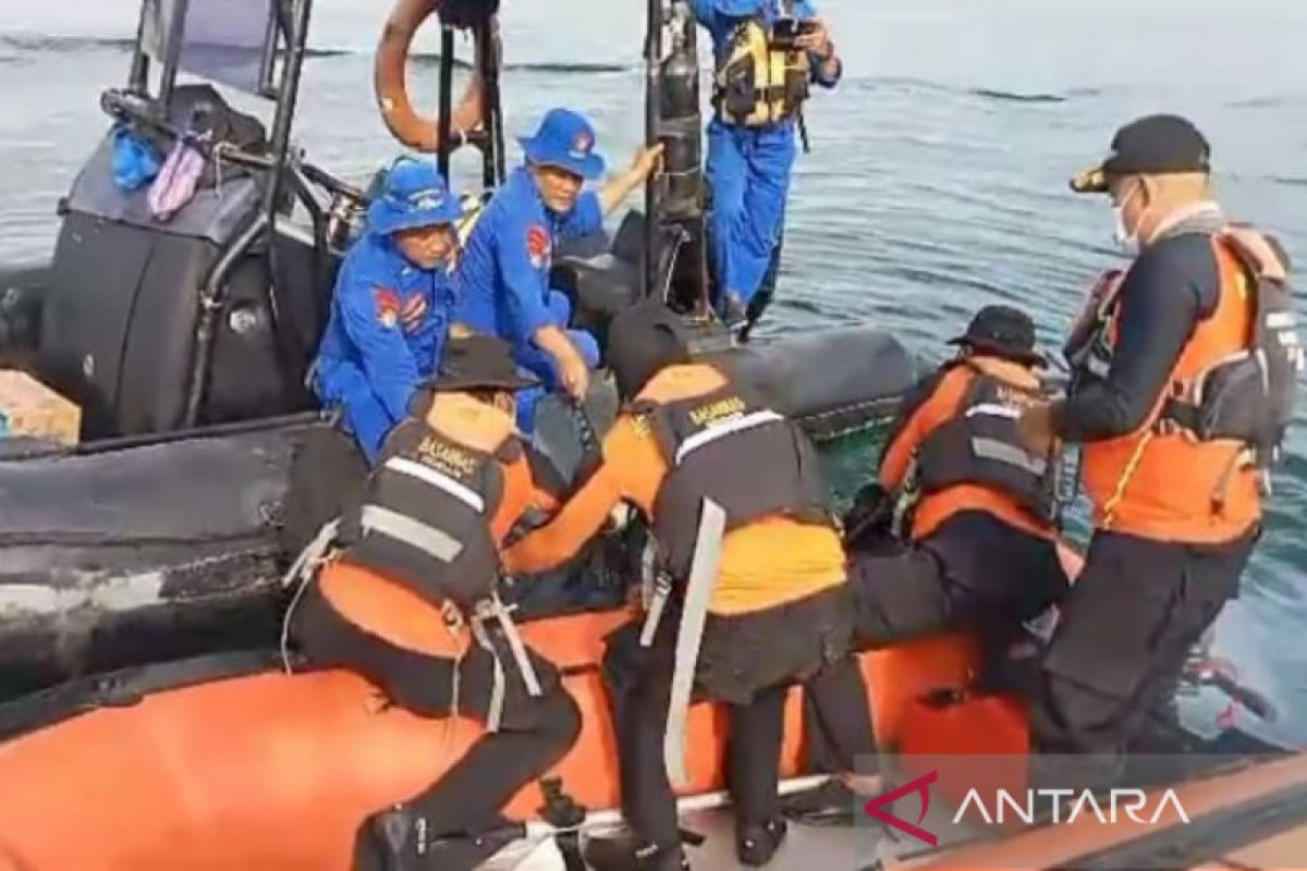 Tim SAR menemukan pria tenggelam di Teluk Kendari keadaan meninggal