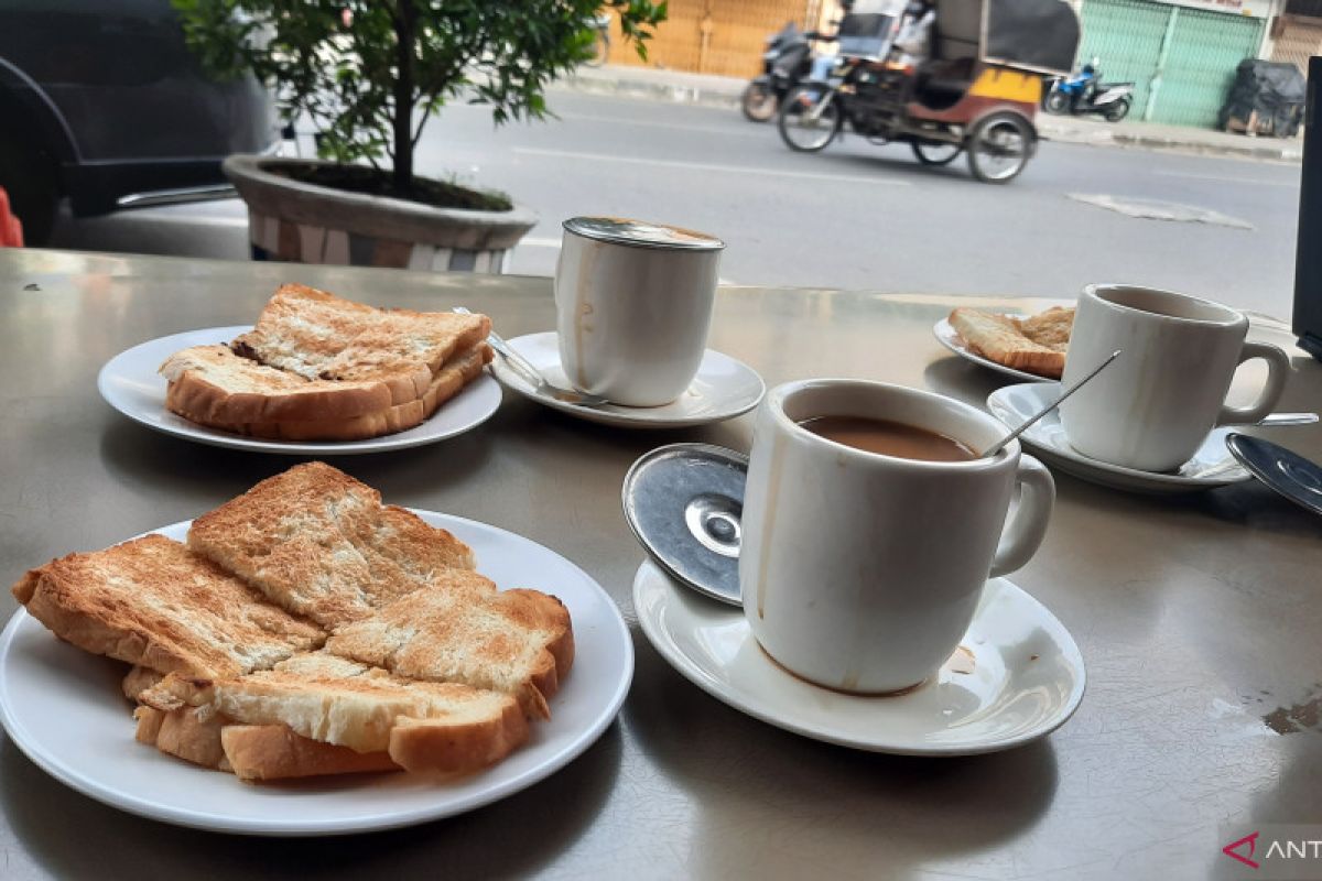 Melancong di Medan, icip kopi susu khas hingga wisata masa lalu