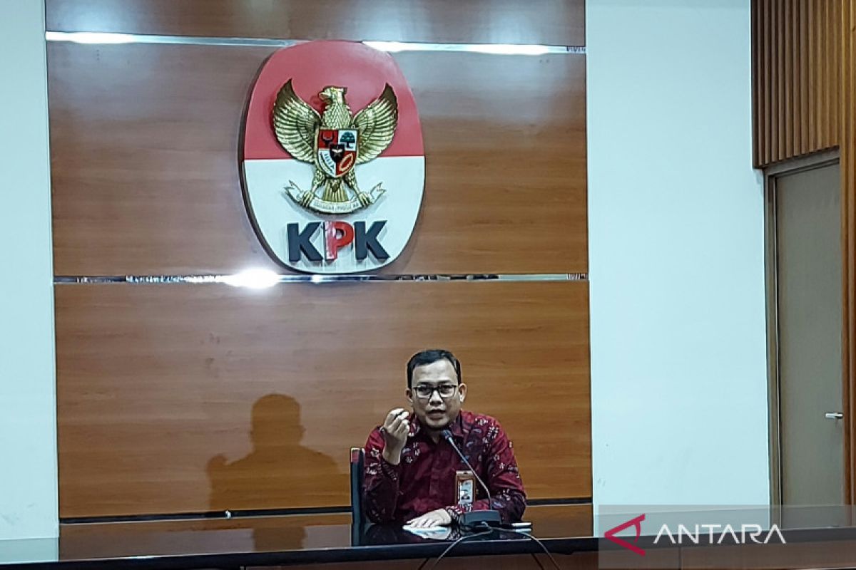 KPK periksa Manajer Keuangan PT Poltracking Indonesia