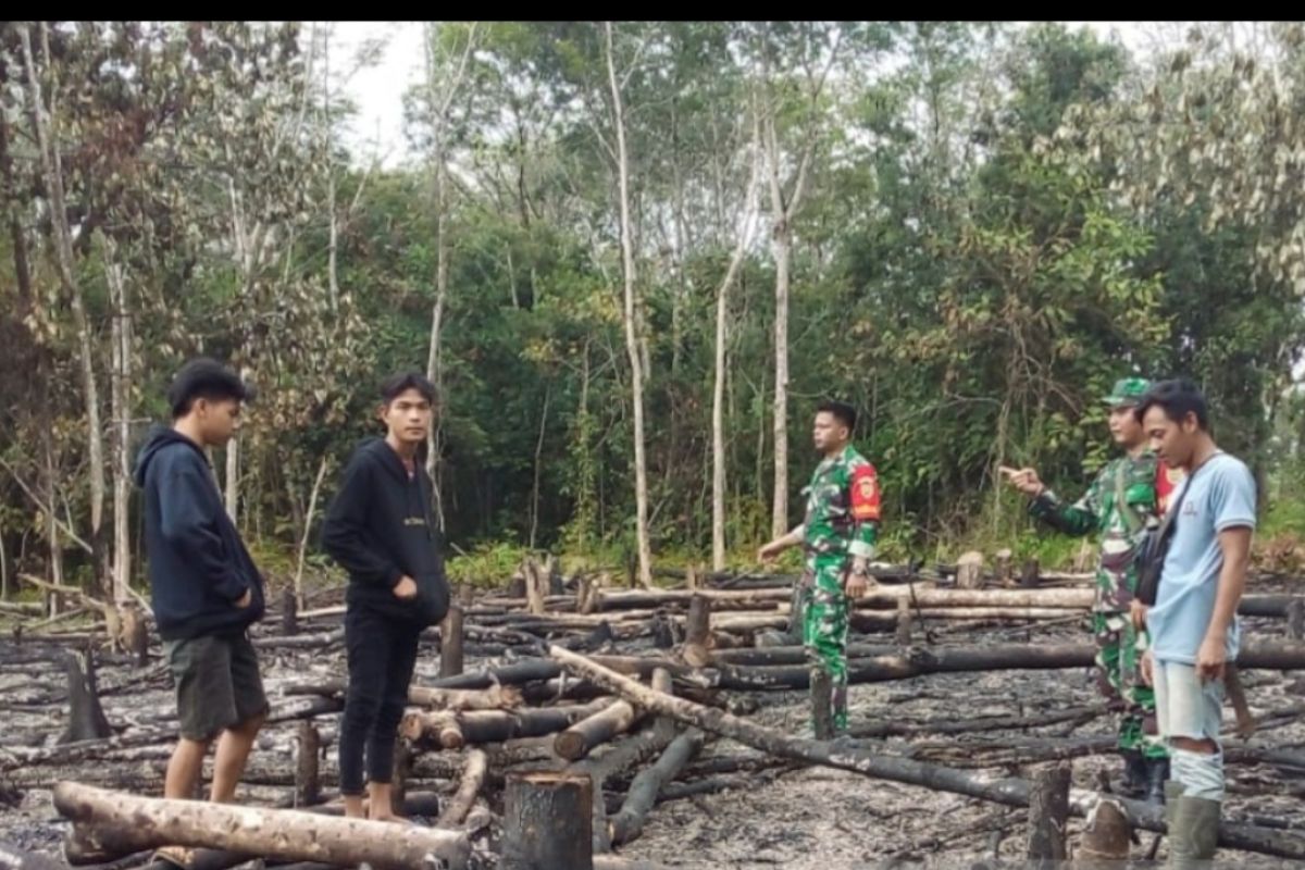 Prajurit Kodim 0403/OKU patroli titik panas  antisipasi karhutla