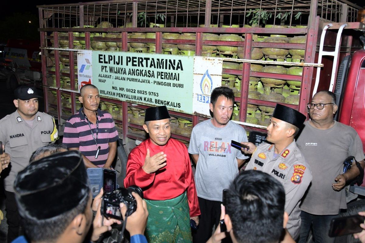 Antrean kendaraan di pelabuhan Roro mengular, Wabup Bengkalis perintahkan tambah trip penyeberangan