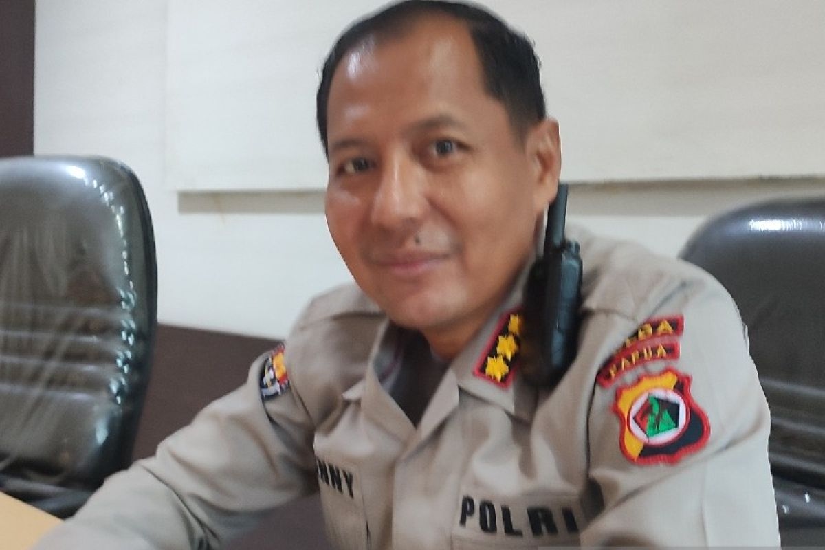 Polisi tutup sementara Jalan Soasiu Jayapura selama acara PSFC