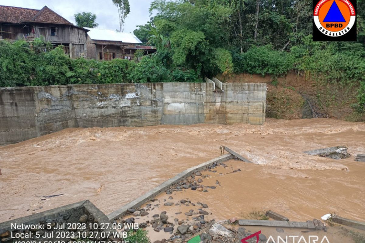 Enam orang dan dua rumah hanyut diterjang banjir di OKU Selatan