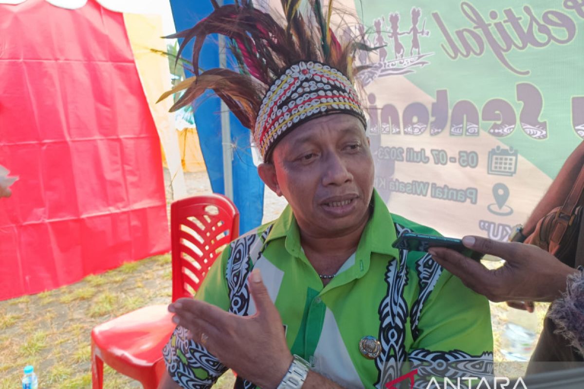 Dukcapil Jayapura membuka layanan kependudukan di Festival Danau Sentani