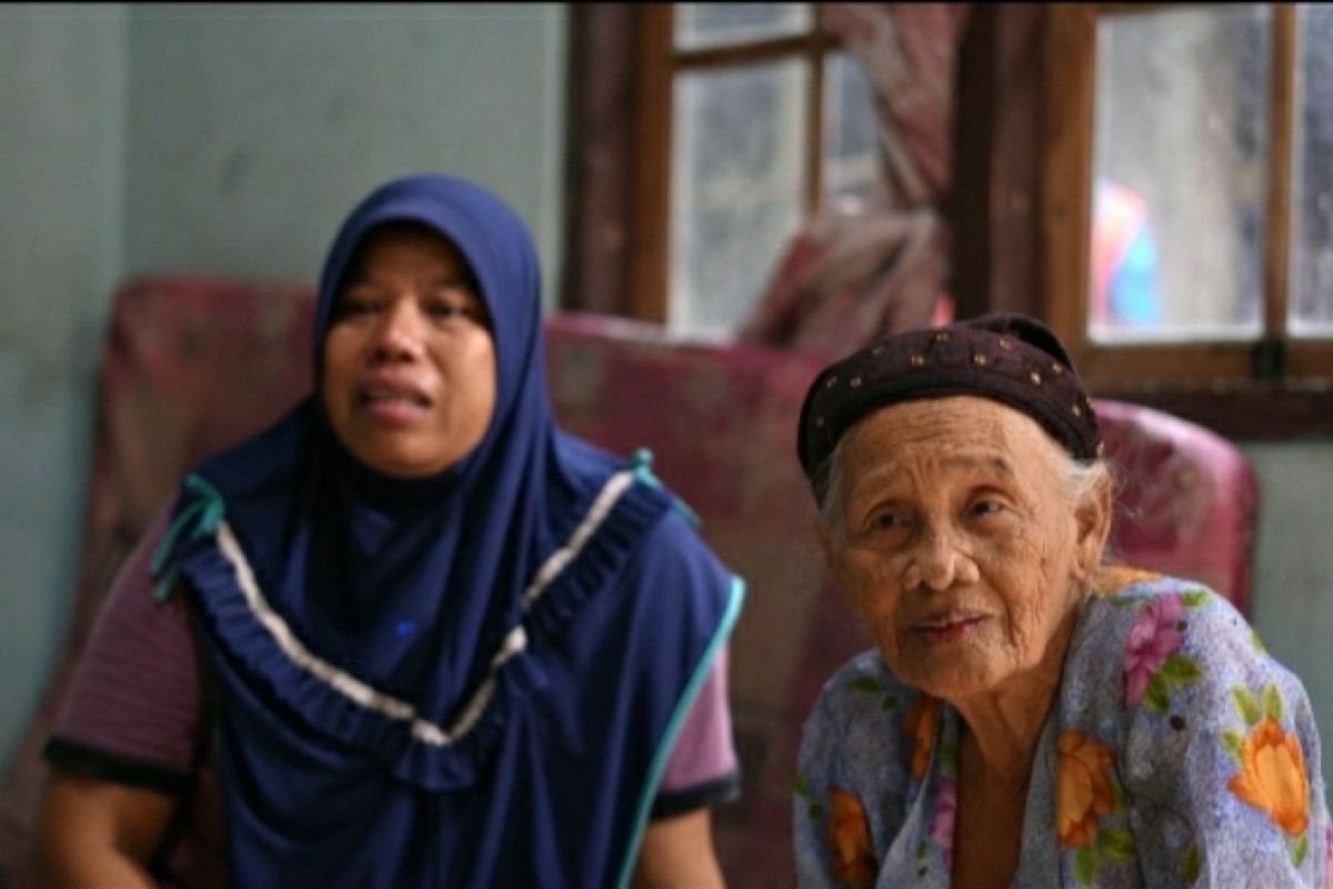 PLN dan pemda perbaiki rumah Mbah Ponem yang rusak akibat gempa Bantul