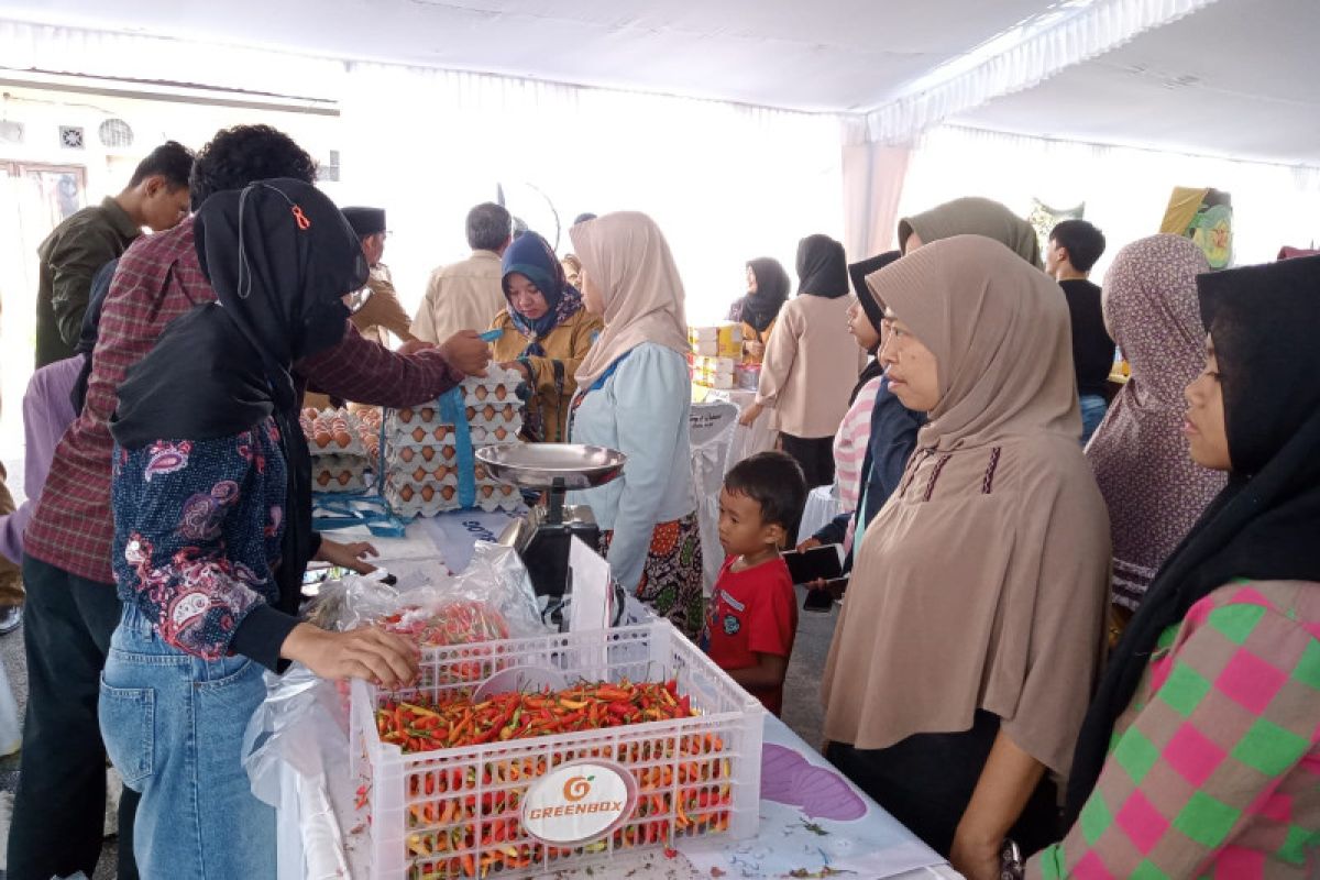 Harga cabai dan daging ayam di Mataram turun