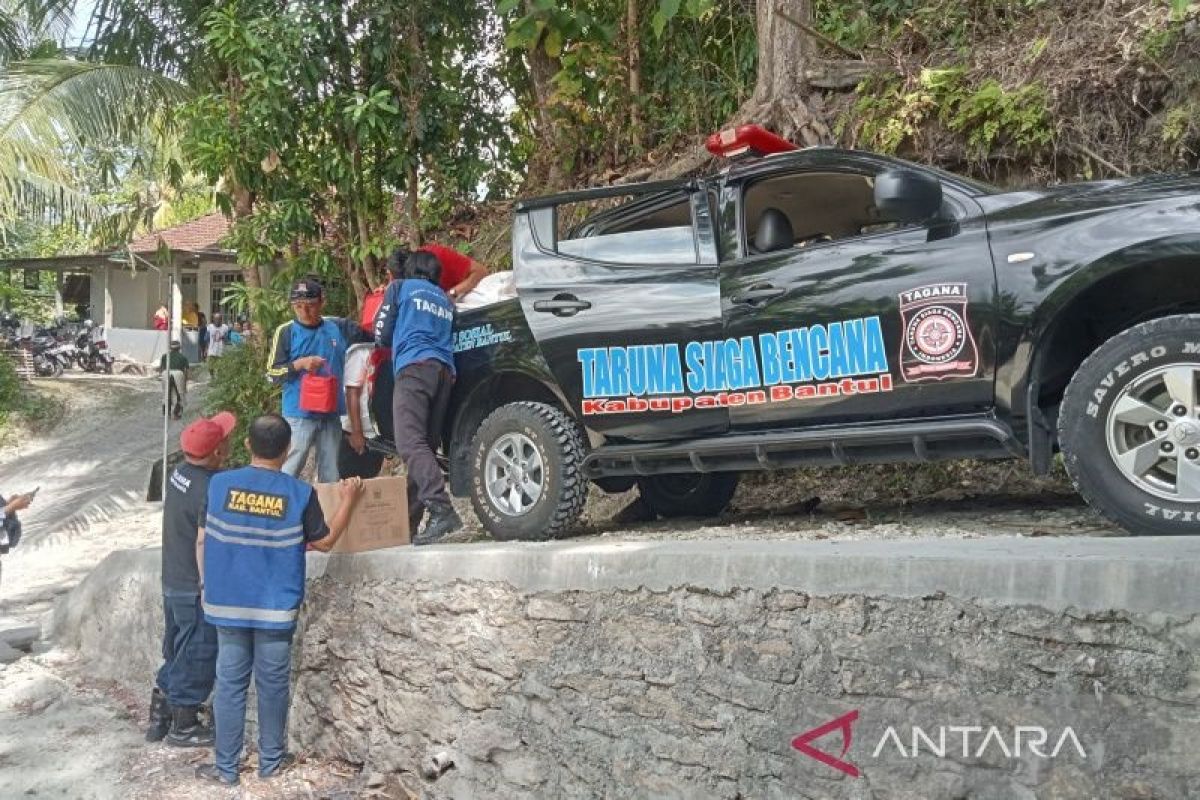 Masyarakat bersama Pemkab Bantul bergotong royong atasi dampak gempa