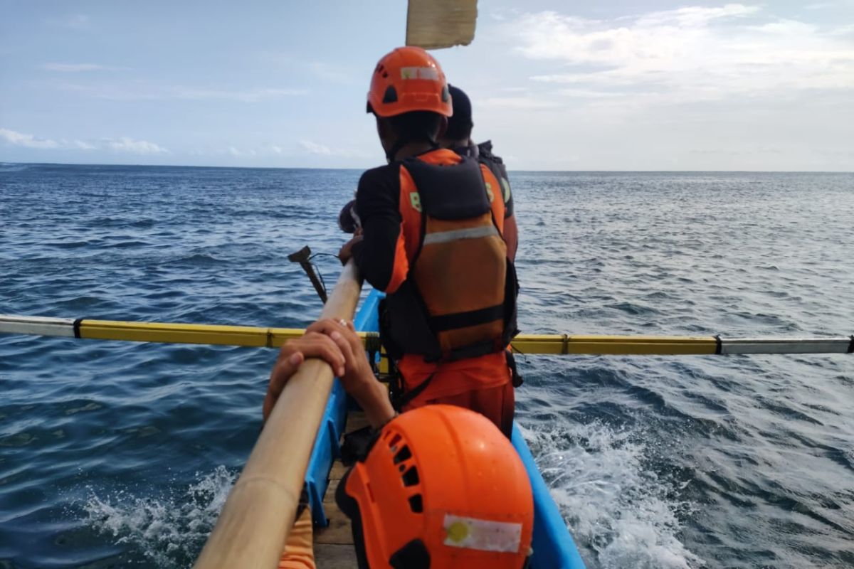 Basarnas sebut nelayan hilang di laut Pesisir Barat belum ditemukan