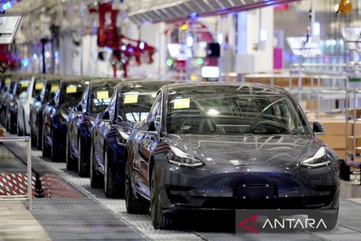 Tesla dilaporkan PHK sebagian pekerja di jalur produksi baterai giga Shanghai