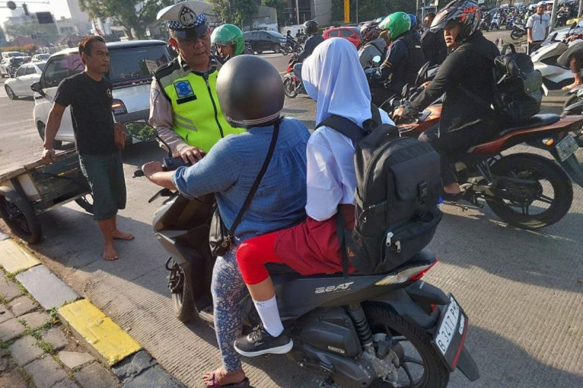 Polri tindak 15.588 kendaraan langgar lalu lintas di hari pertama Operasi Patuh 2023