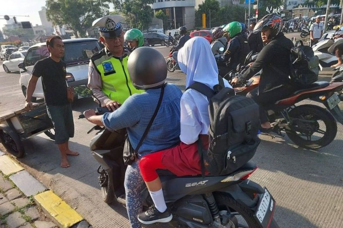 Polri tindak 15.588 kendaraan langgar lalu lintas di hari pertama Operasi Patuh 2023