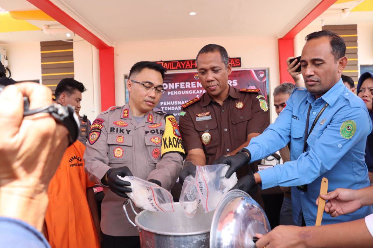 Polres Bintan musnahkan 1 kilogram narkoba