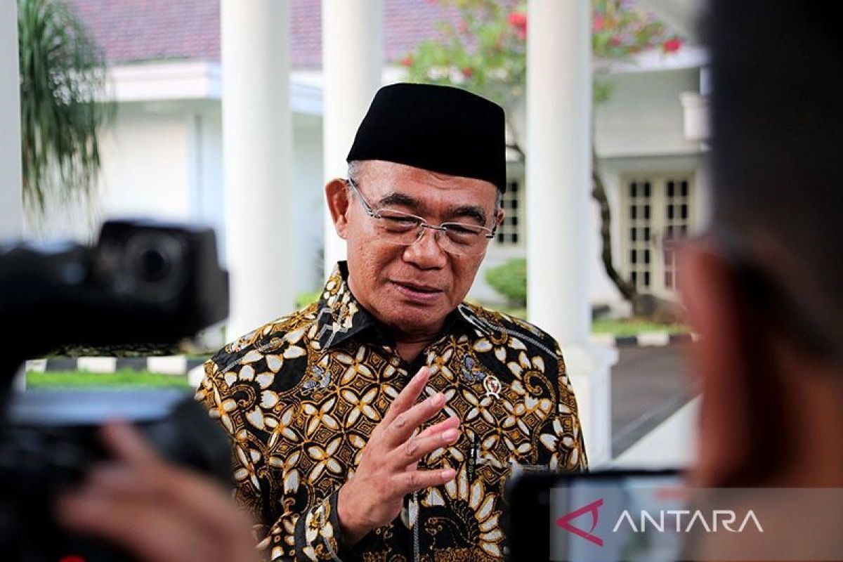 Menko PMK Muhadjir Effendy ingatkan pengaruh kecurangan orang tua dalam PPDB pada anak