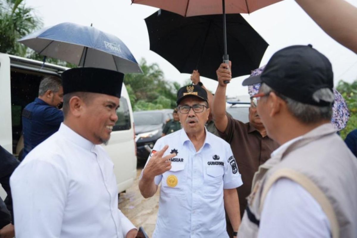 Gubri dan Komisi V DPR RI tinjau jalan lintas Bono