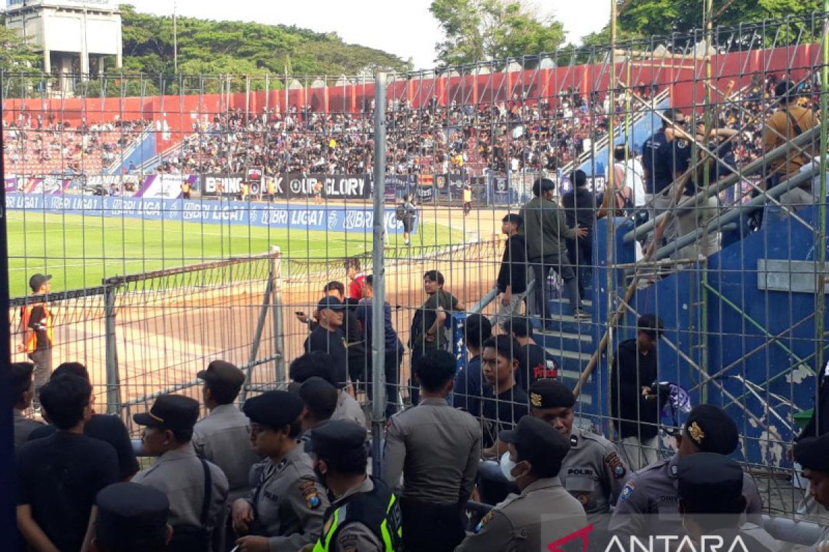 Polisi amankan puluhan suporter pada laga Persik lawan Arema