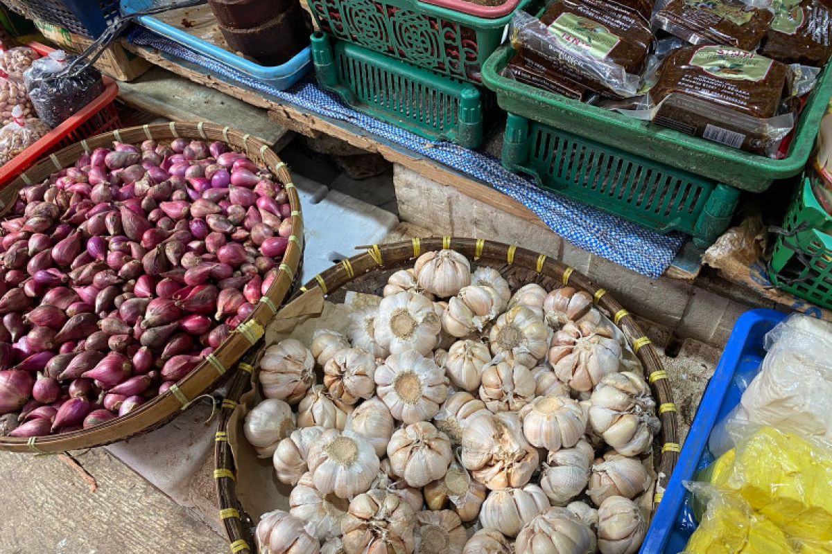 Komoditas cabai dan bawang di Bandarlampung alami fluktuasi harga