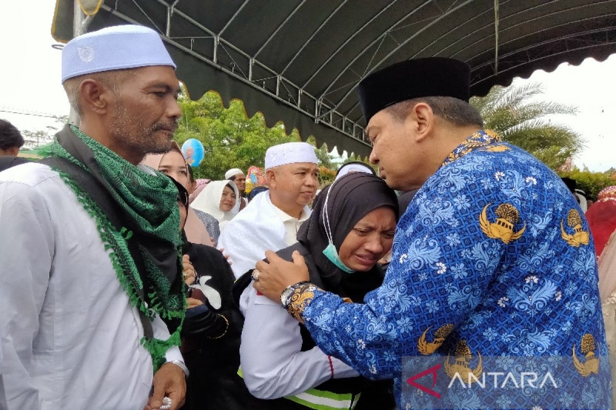 Penjabat Bupati Kobar sambut kedatangan jamaah haji