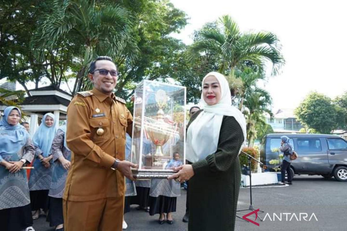 Lepas kontingen jambore PKK, Bupati harapkan Tanah Datar kembali raih juara umum