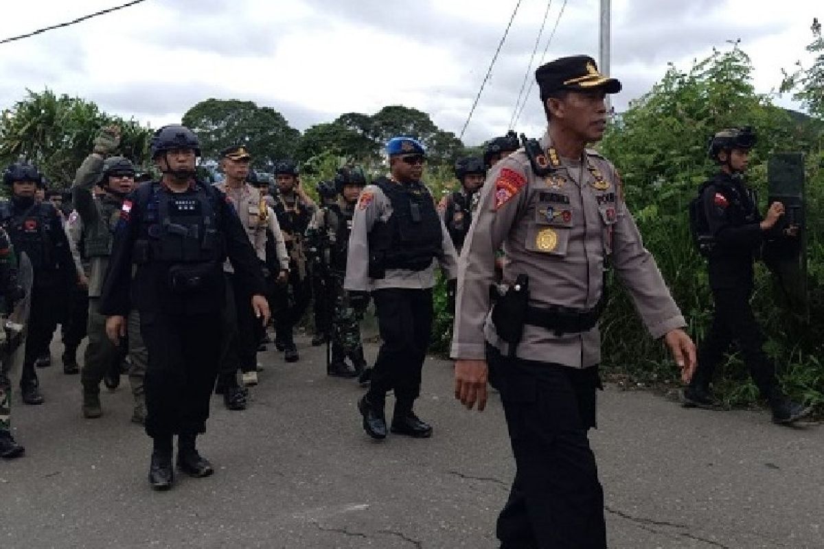 TNI-Polri lakukan patroli gabungan pulihkan keamanan di Dogiyai