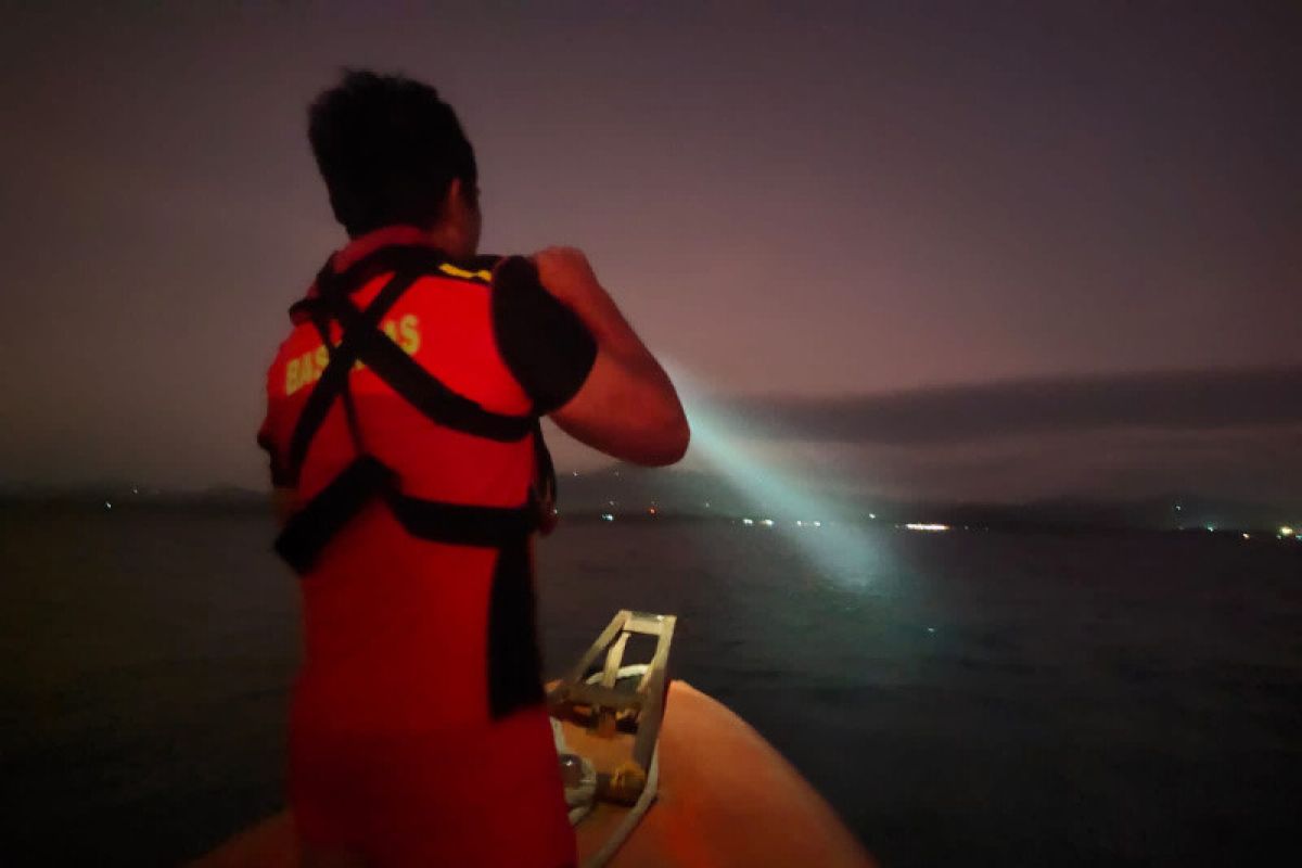 Tim SAR gabungan cari dokter tenggelam di Pantai Lancing Lombok Tengah