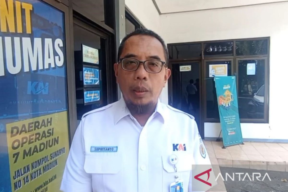 KAI Daop Madiun sebut awak KA Brantas tertemper truk dalam kondisi aman