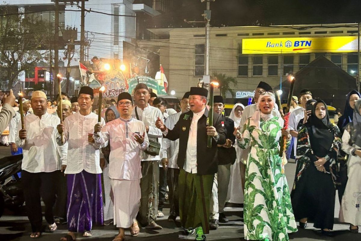 Warga  Jember pawai obor dan doa bersama sambut Tahun Baru Islam