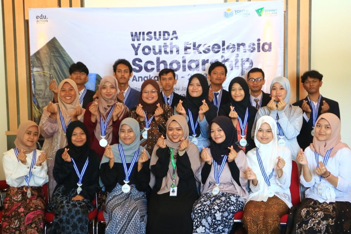 LPI Dompet Dhuafa mewisuda penerima program Youth Ekselensia Scholarship