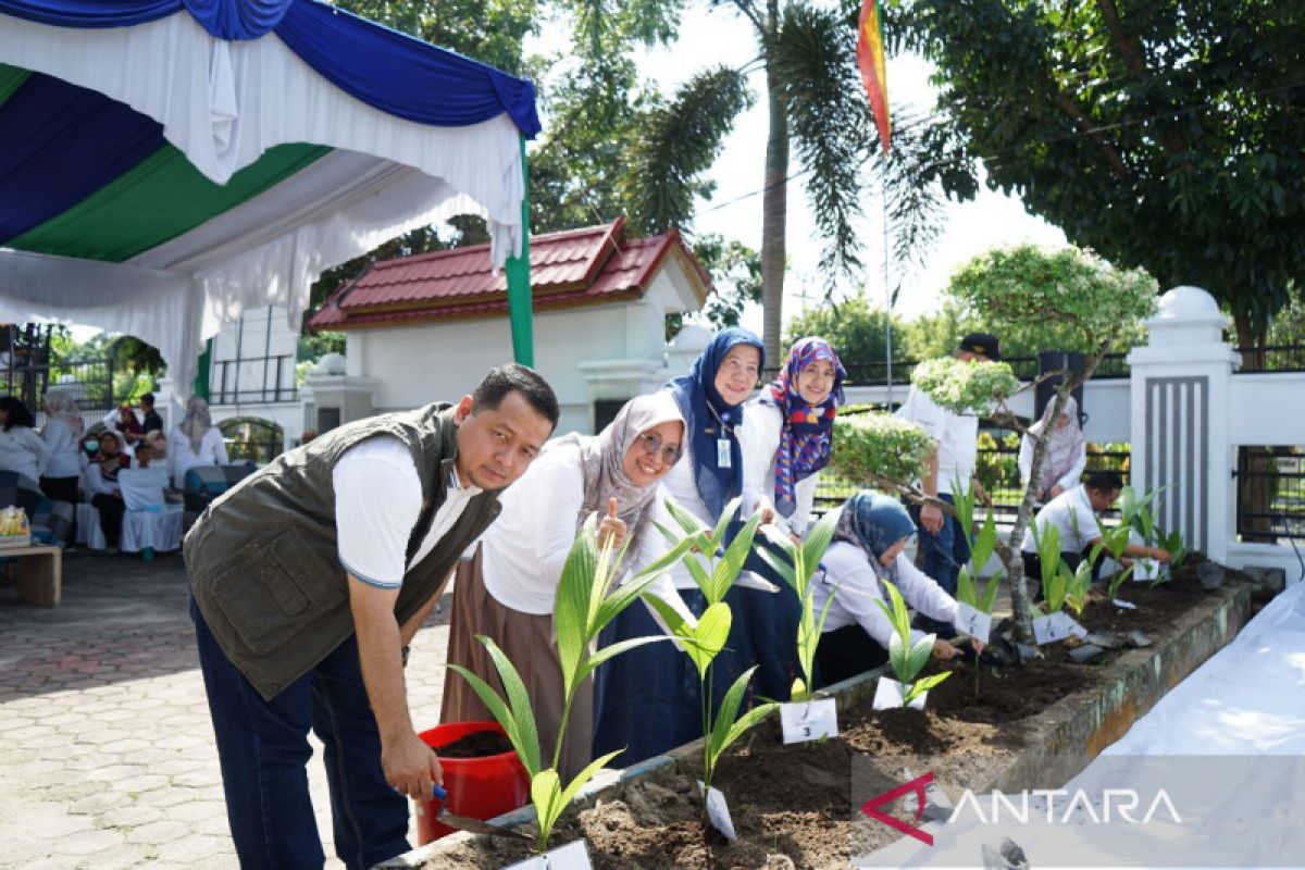 BBPOM pecahkan rekor MURI tanam 10.000 tanaman obat