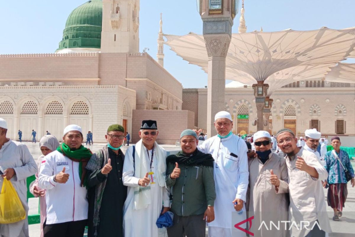 Jamaah haji kloter 24 Sultra berziarah ke Makam Rasulullah